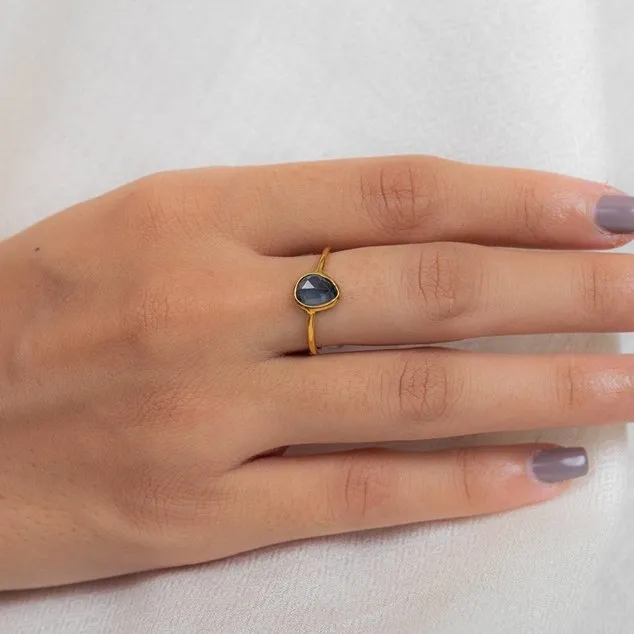 18K Gold Blue Sapphire Ring