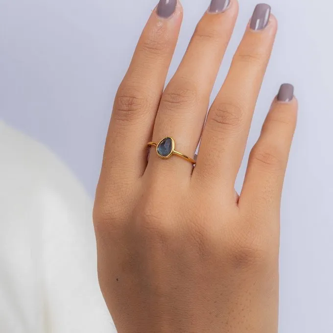 18K Gold Blue Sapphire Ring