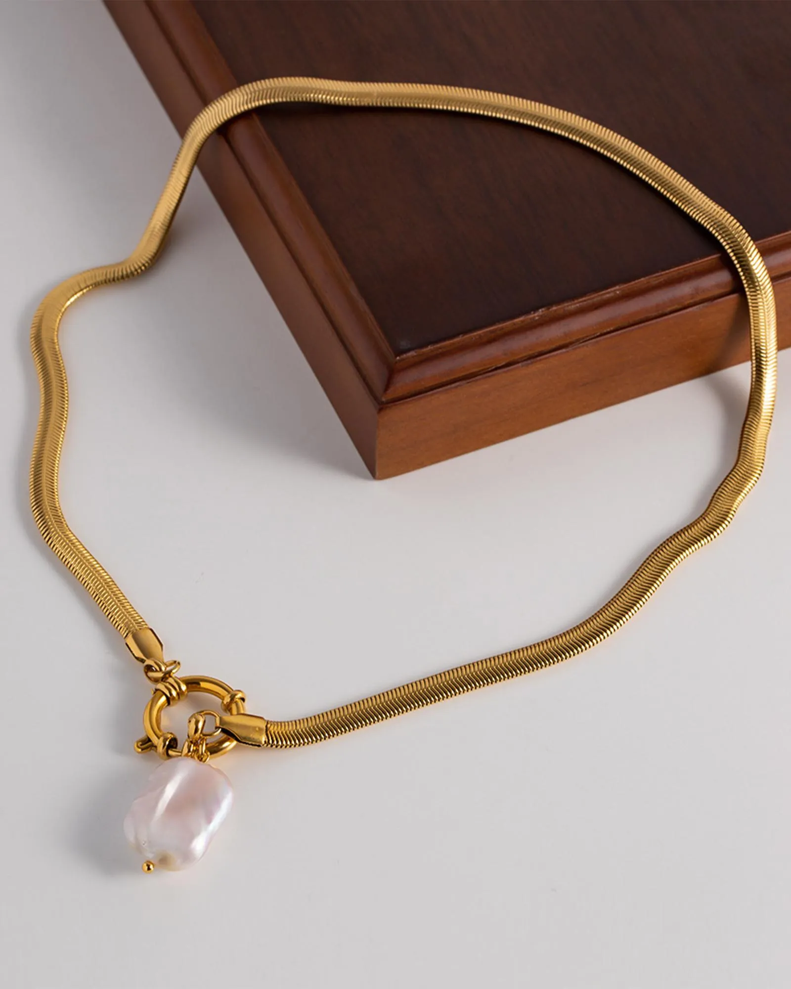 Baroque Pearl Necklace Gold/White Pearl