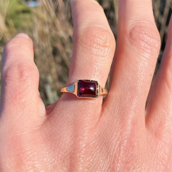 Vintage Sugarloaf Garnet Ring