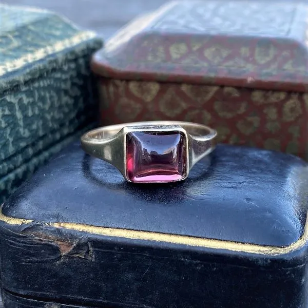 Vintage Sugarloaf Garnet Ring