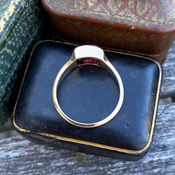 Vintage Sugarloaf Garnet Ring