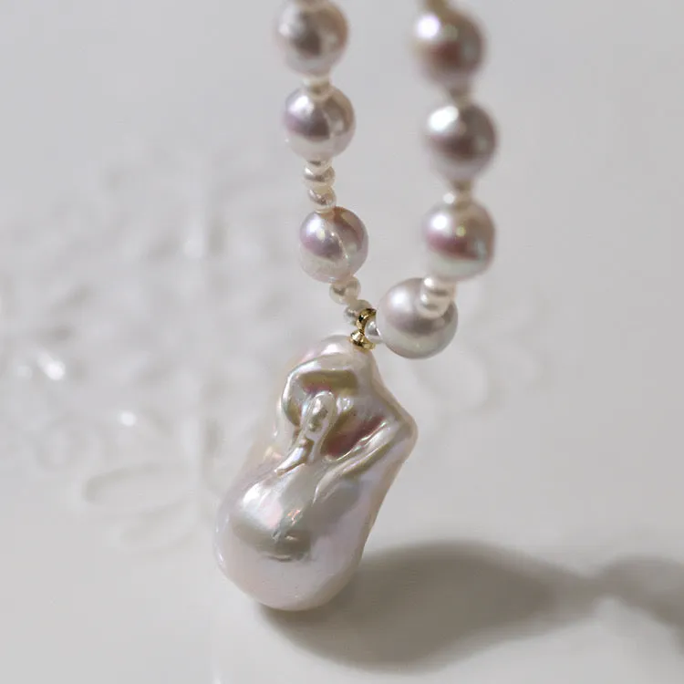 White Bold Baroque Pearl Pendant Necklace