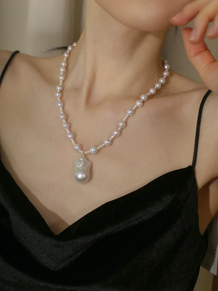 White Bold Baroque Pearl Pendant Necklace