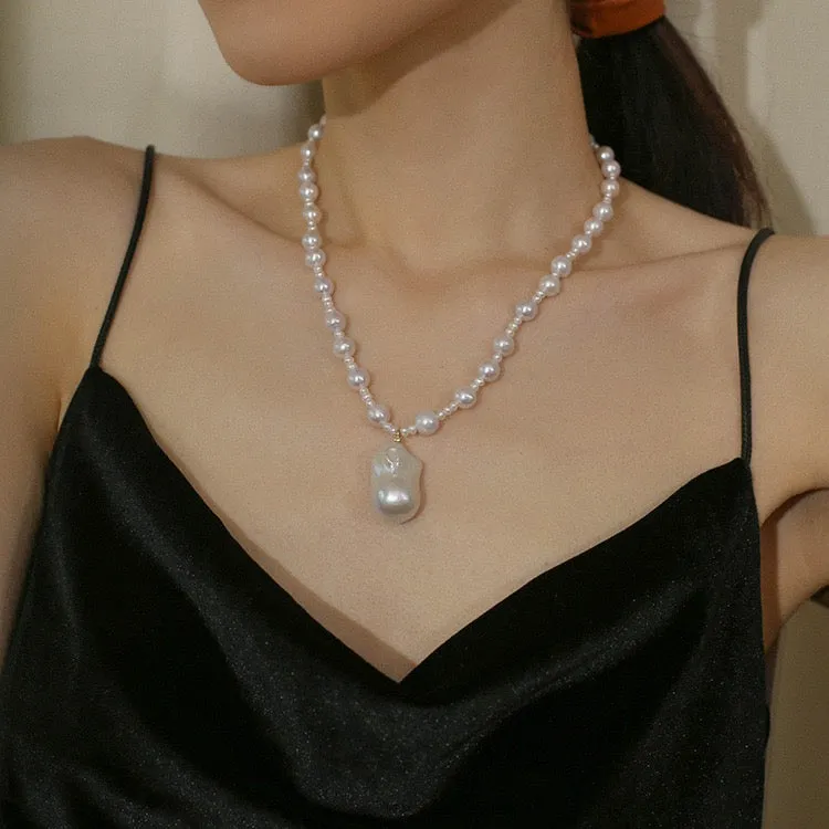 White Bold Baroque Pearl Pendant Necklace