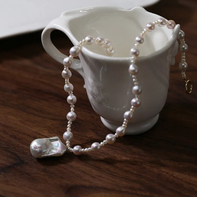 White Bold Baroque Pearl Pendant Necklace