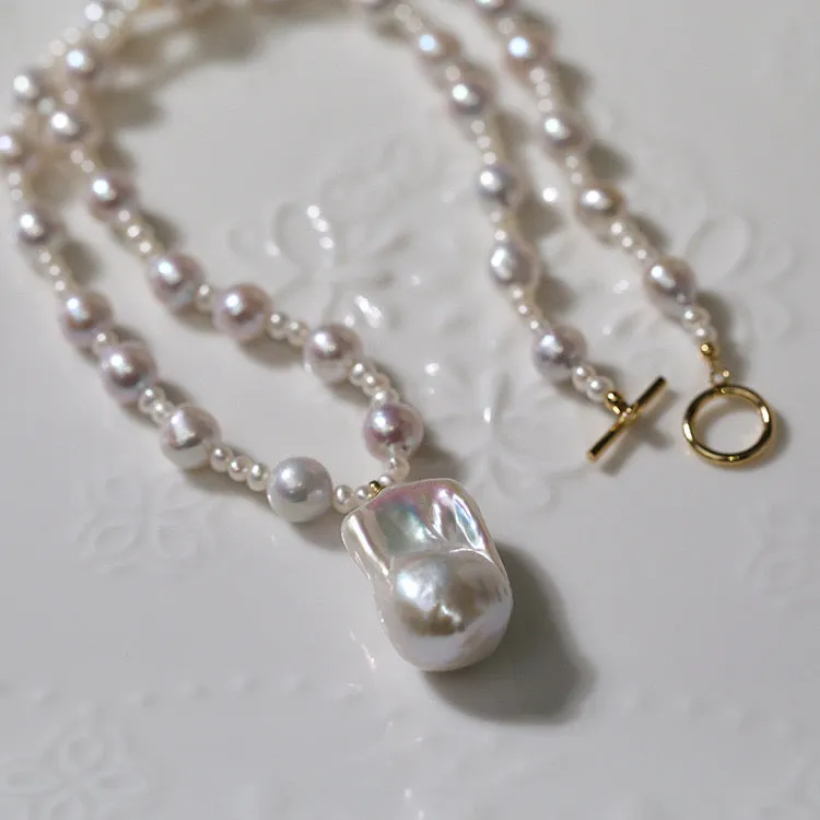 White Bold Baroque Pearl Pendant Necklace